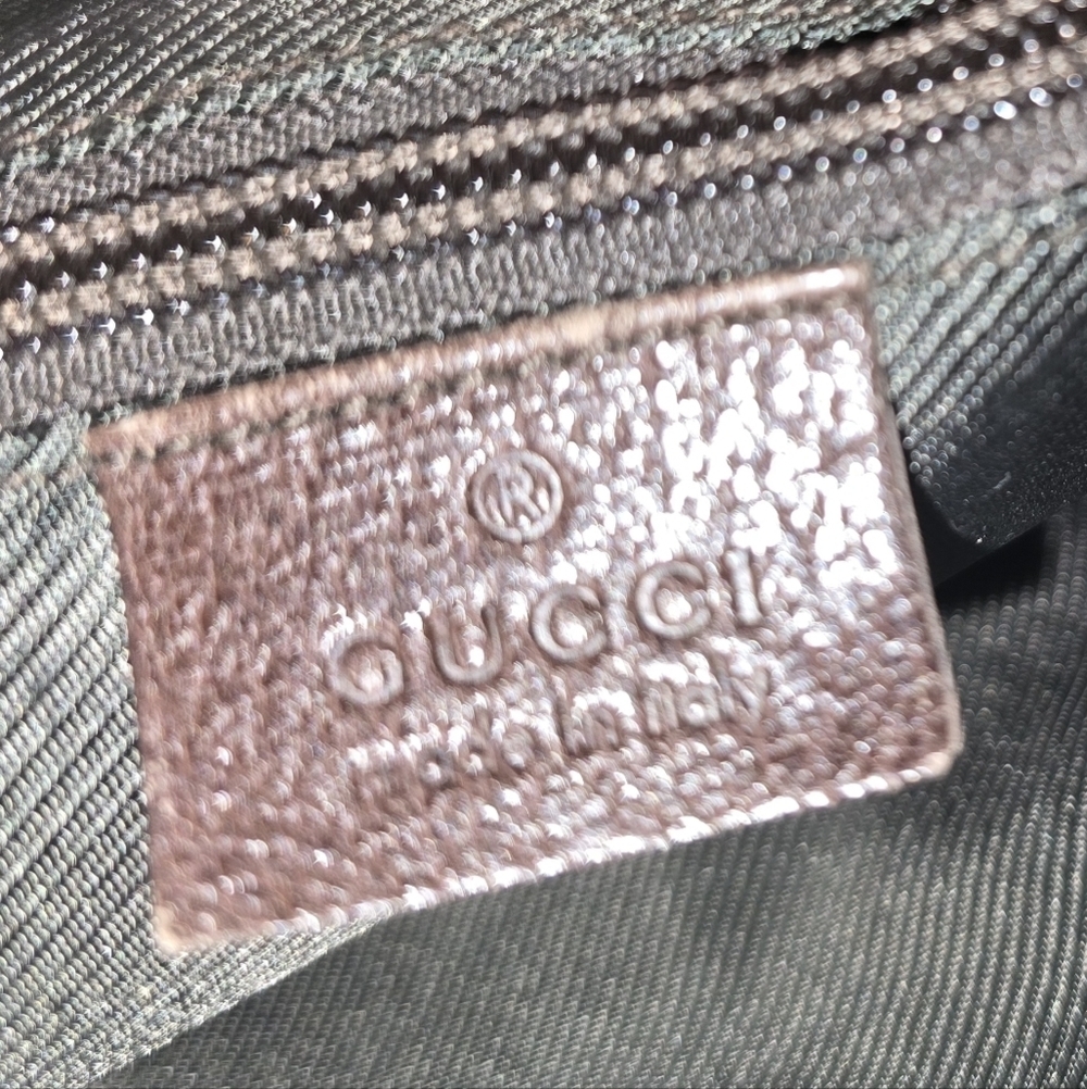 Authentic Vintage Gucci Beige Monogram Crossbody Bag - Picture 9 of 10